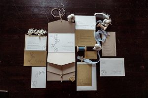 Boho-Winter-Hochzeit-mit-Trockenblumen-im-Mühlenhof-Kalkar-am-Niederrhein-10