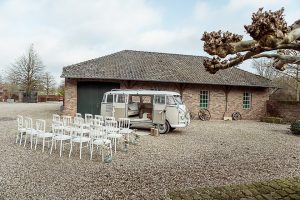 Boho-Winter-Hochzeit-mit-Trockenblumen-im-Mühlenhof-Kalkar-am-Niederrhein-35