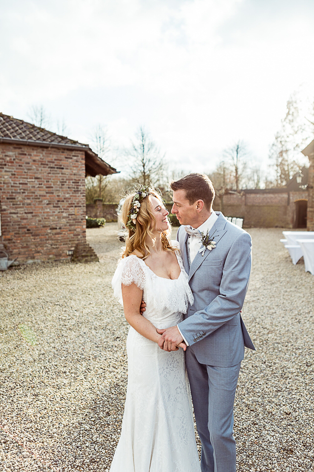 Boho-Winter-Hochzeit-mit-Trockenblumen-im-Mühlenhof-Kalkar-am-Niederrhein-47